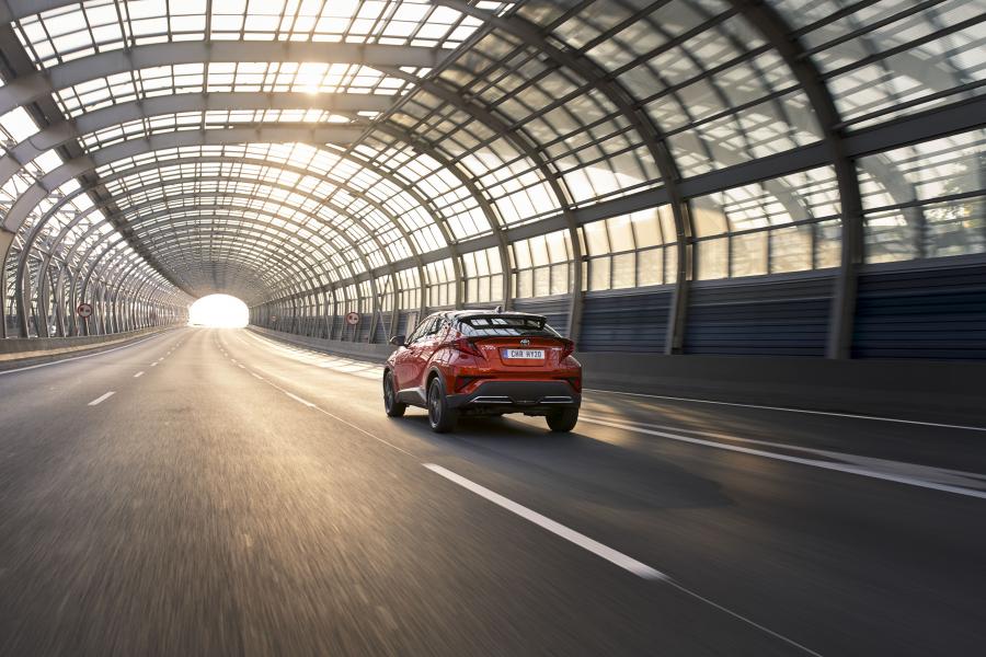  Toyota C-HR Hybrid 2019 года  (WW) (фото 21 из 174)